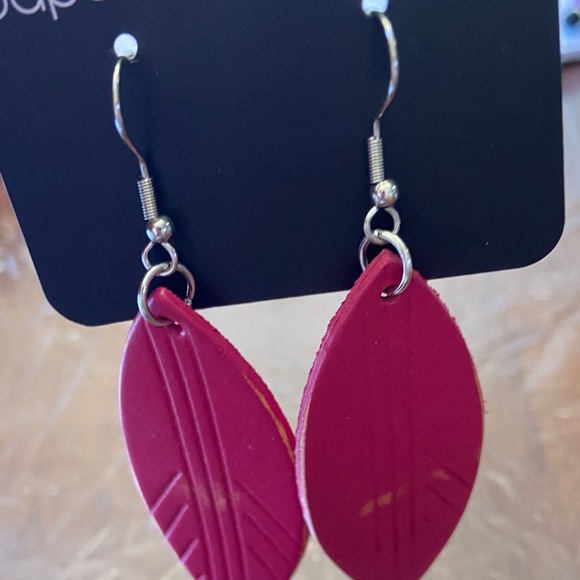 Elegant Pink Leaf Earrings - Picture 1 of 2